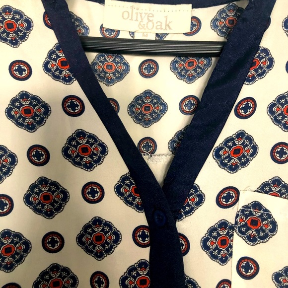 Beautiful women’s top - Picture 2 of 5